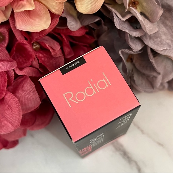 Rodial Blush Drops in Frosted Pink - Picture 8 of 11